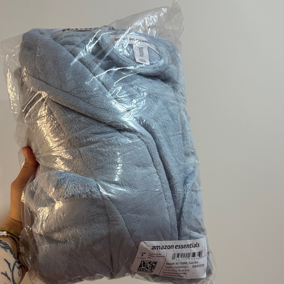 Amazon Essentials Soft Blue Plush Robe - Picture 2 of 2